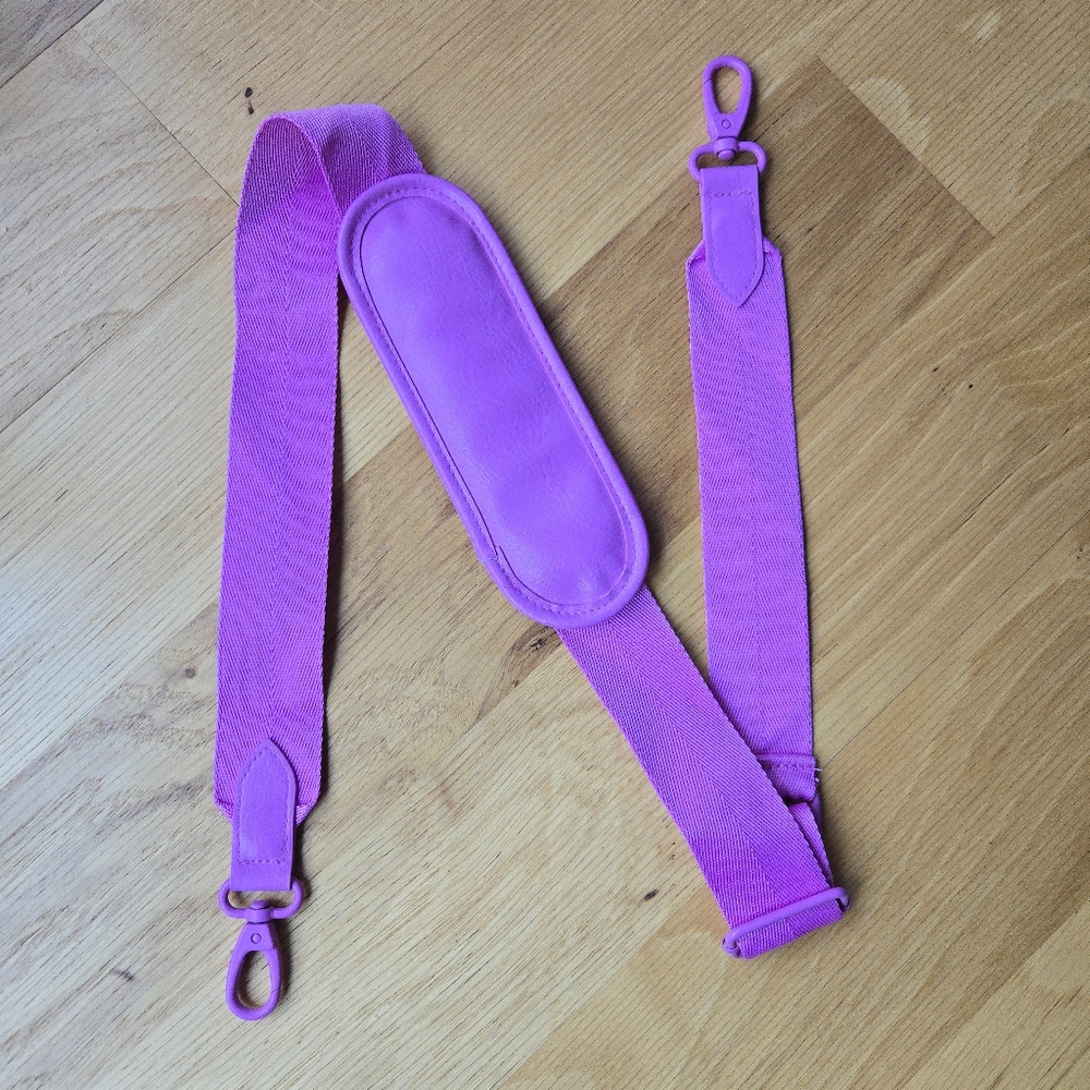 BEIS Berry Mini Weekender Limited Edition - Picture 14 of 14